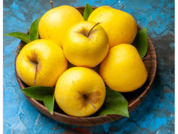 Local Frech Co Organic Golden Delicious Apples